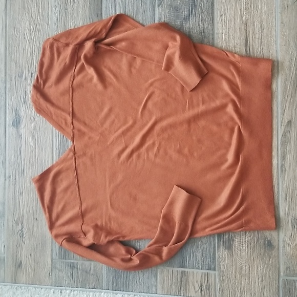 Forever 21 Off the Shoulder Light Brown Sweater Size Small - Picture 6 of 7